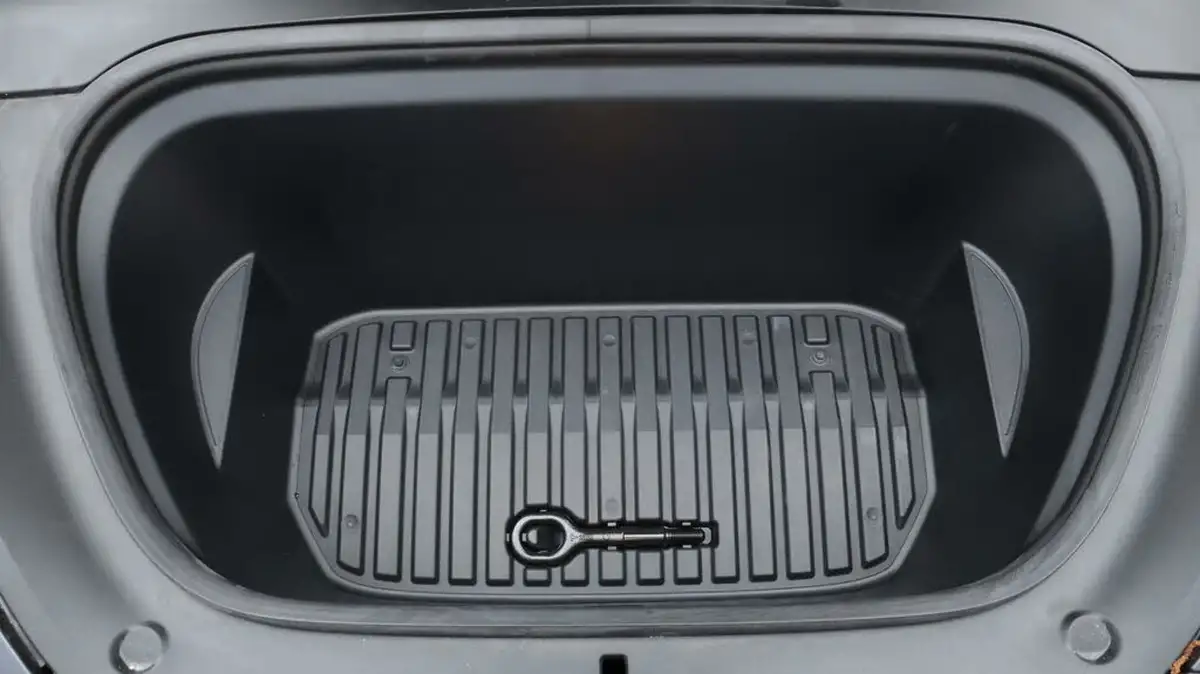 2023-tesla-model-y-e-rwd-big-19