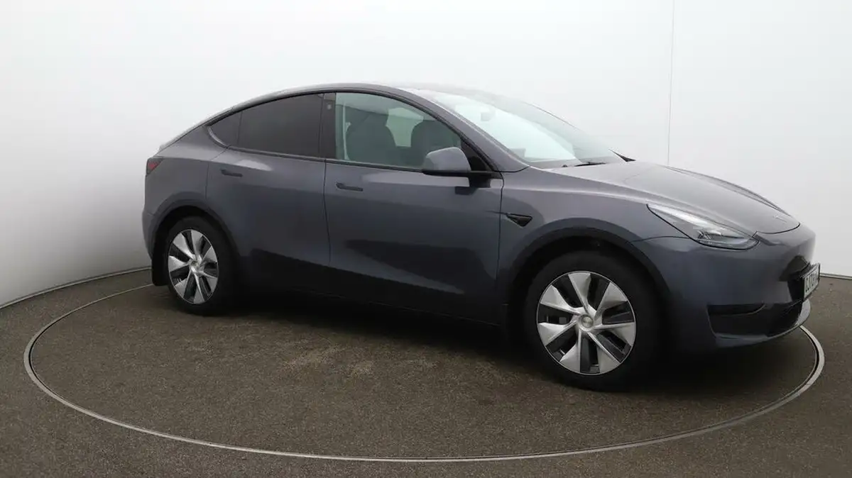 2023-tesla-model-y-e-rwd-big-36