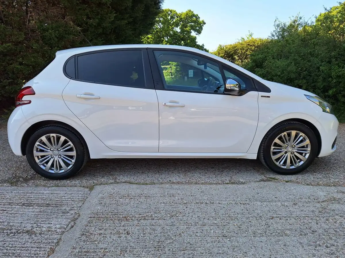 2019-peugeot-208-12-puretech-signature-big-4