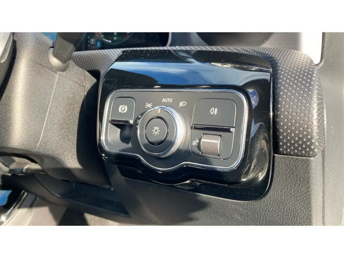 2019-mercedes-benz-cla-13-cla-200-amg-line-premium-coupe-4d-7g-dct-big-33