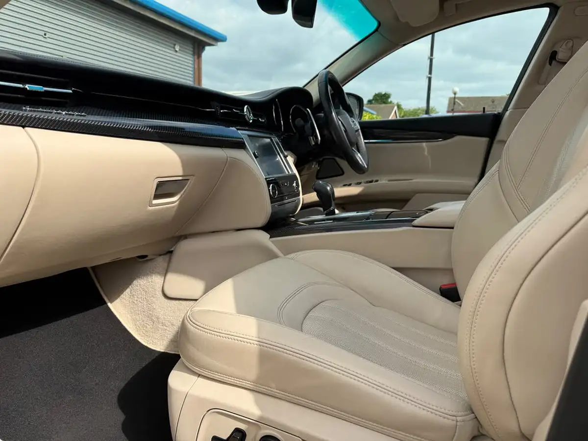 2015-maserati-quattroporte-38-gts-big-77