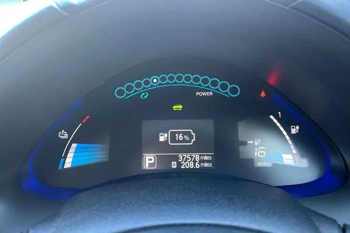 2016-nissan-leaf-e-acenta-30kwh-big-12