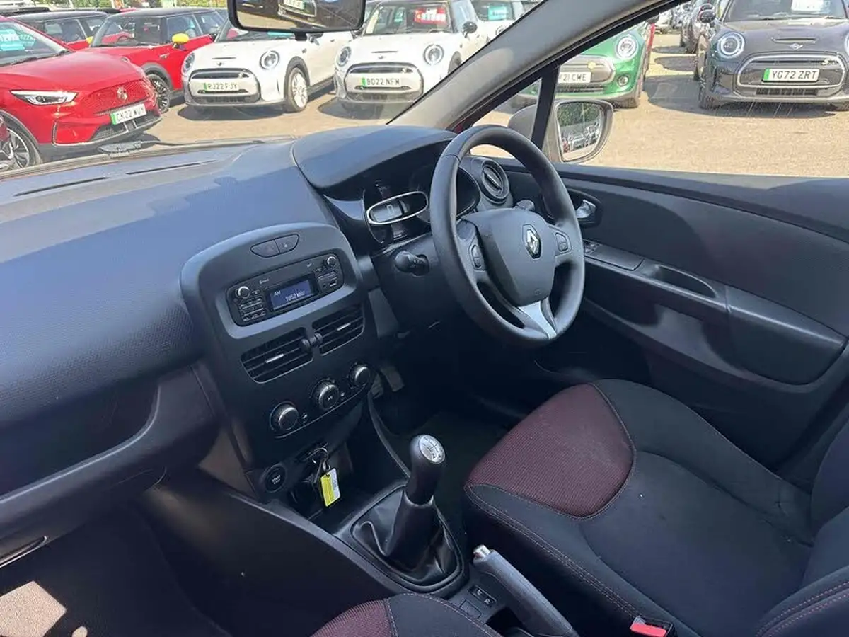 2016-renault-clio-12-play-big-5