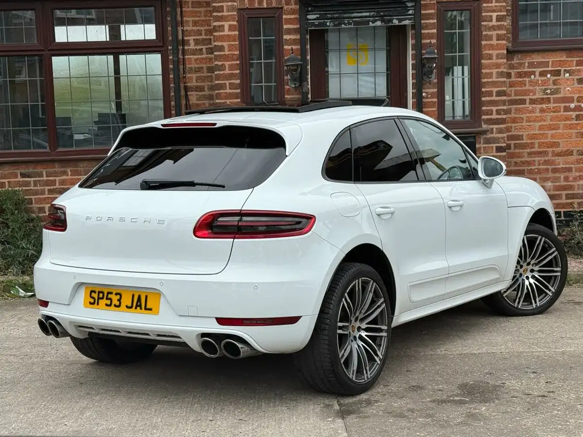 2016-porsche-macan-20-big-5
