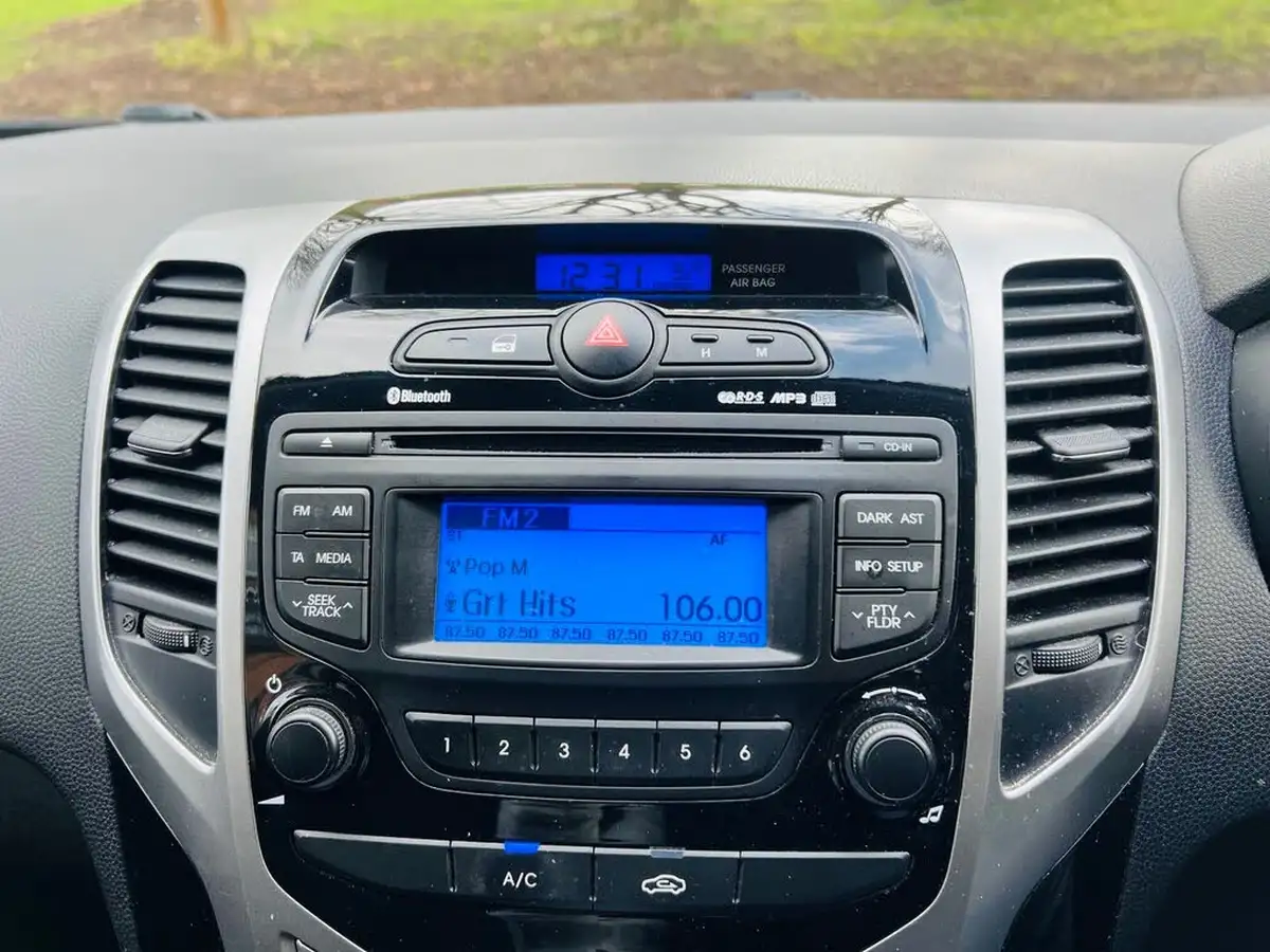 2014-hyundai-ix20-16-active-125ps-big-27