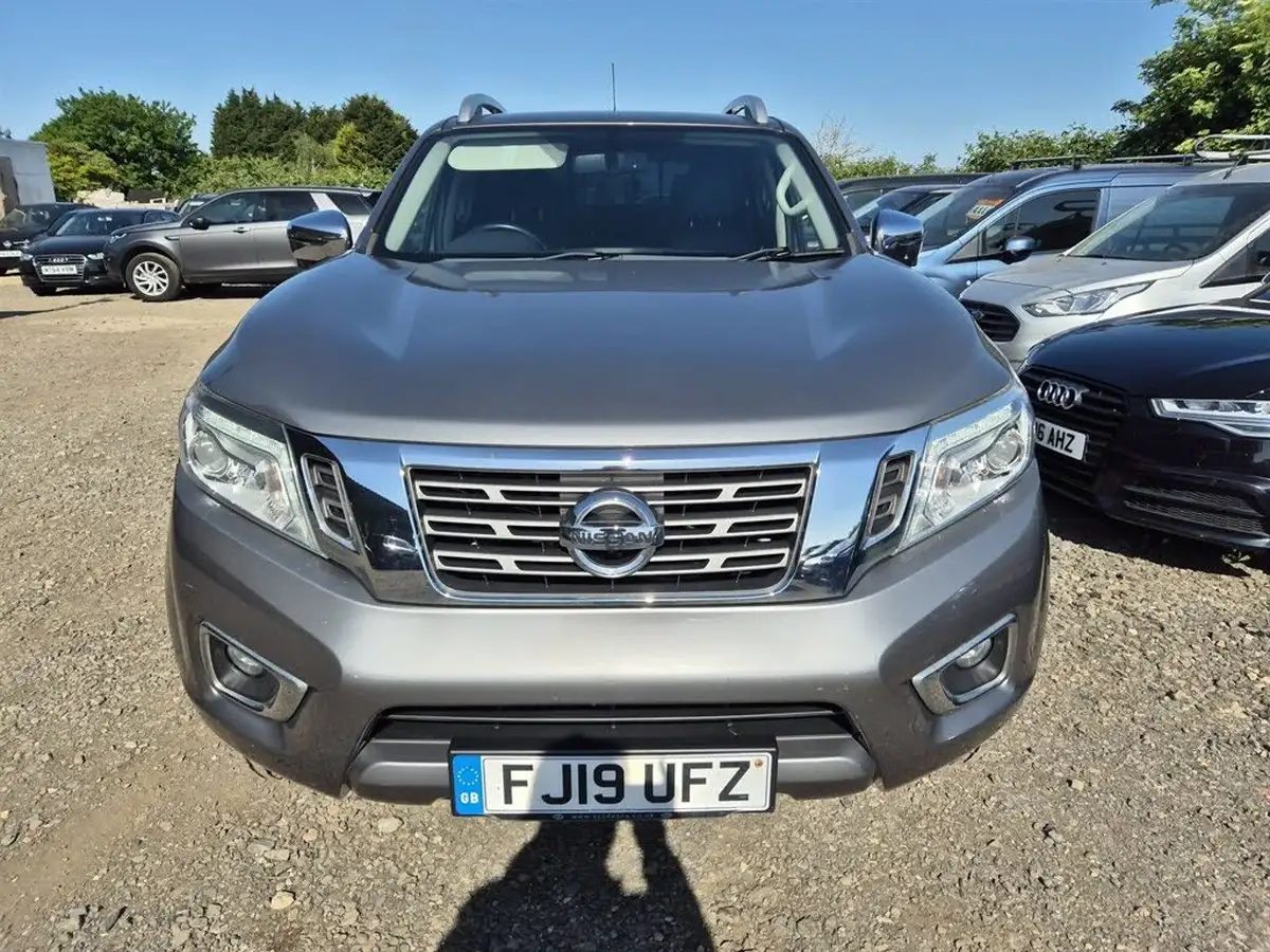 2019-nissan-navara-23dci-tekna-auto-big-0