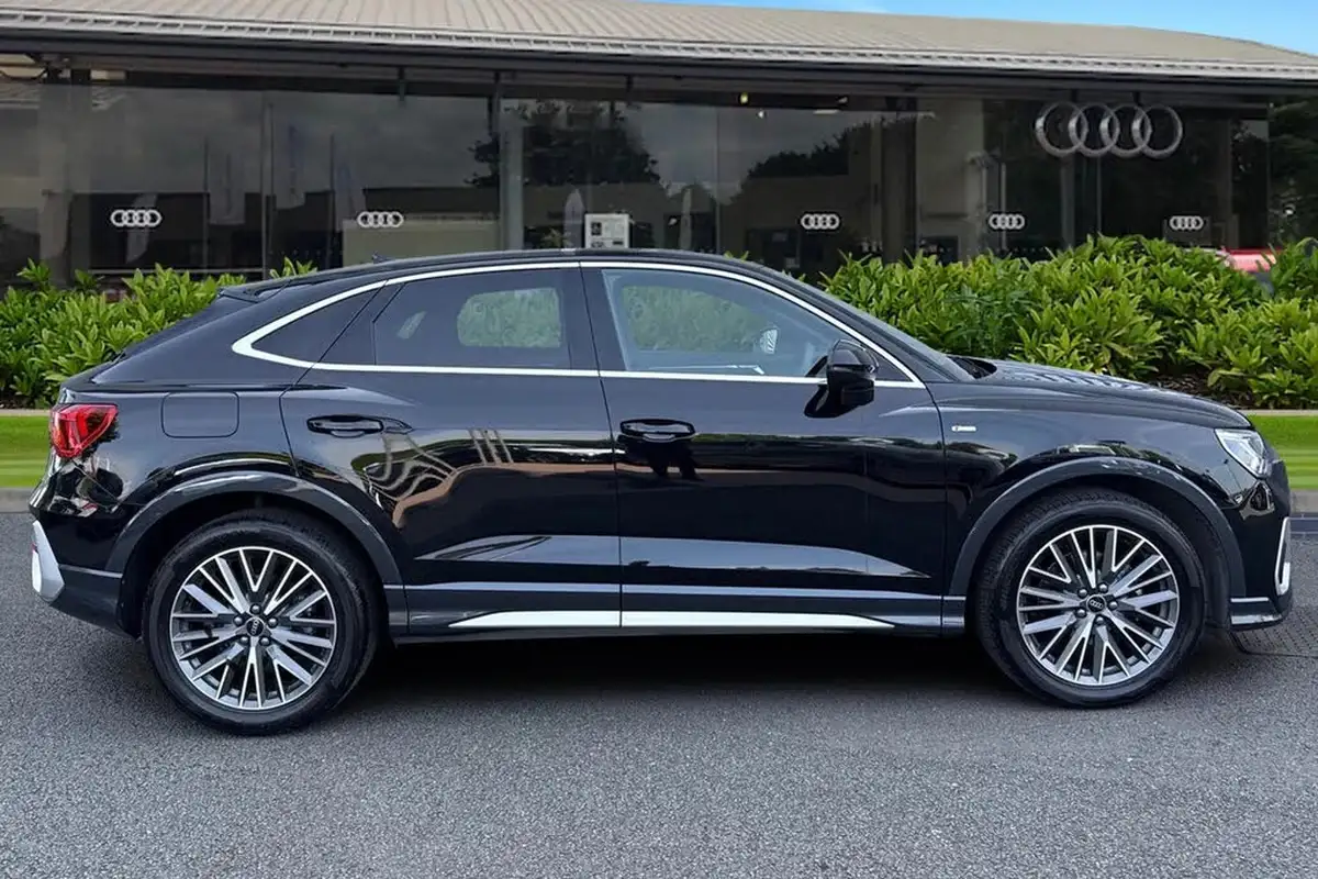 2024-audi-q3-15-35-tfsi-s-line-sportback-tronic-big-2