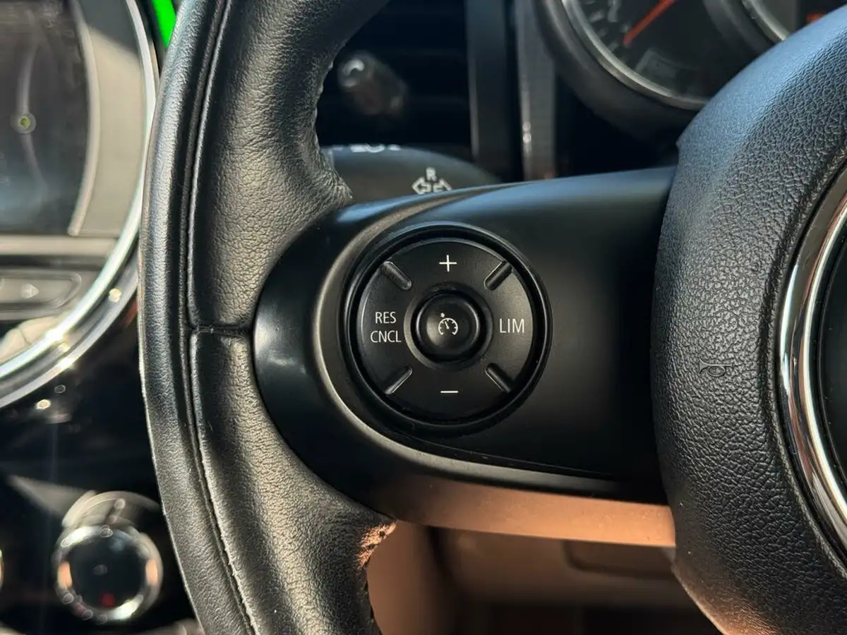 2015-mini-cooper-15-cooper-5d-big-23
