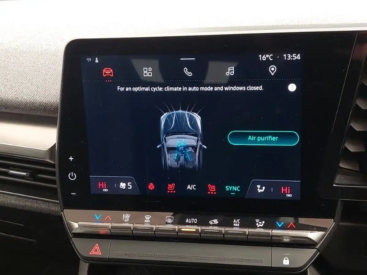 2023-renault-megane-e-tech-e-techno-big-14