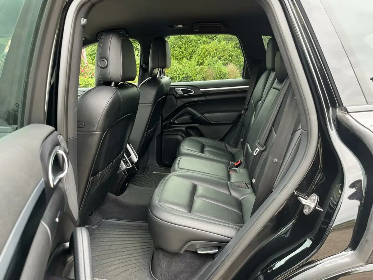 2016-porsche-cayenne-30td-big-35