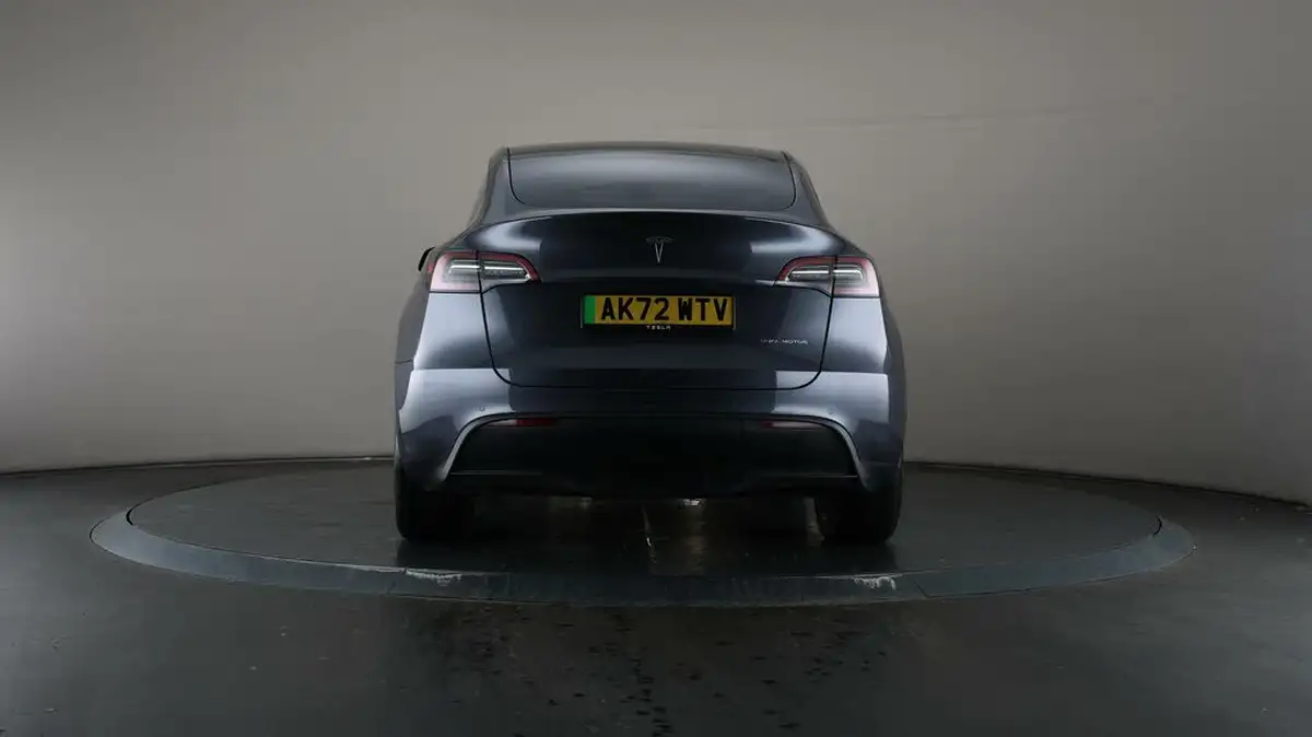 2022-tesla-model-y-e-long-range-big-32