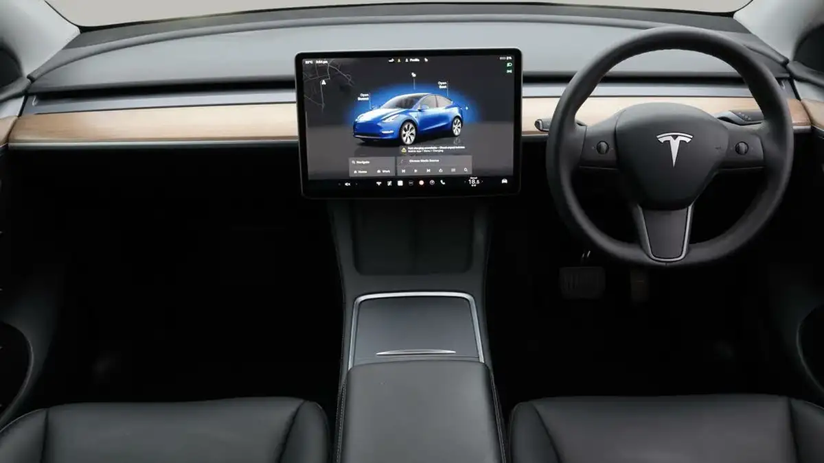 2022-tesla-model-y-e-long-range-big-13