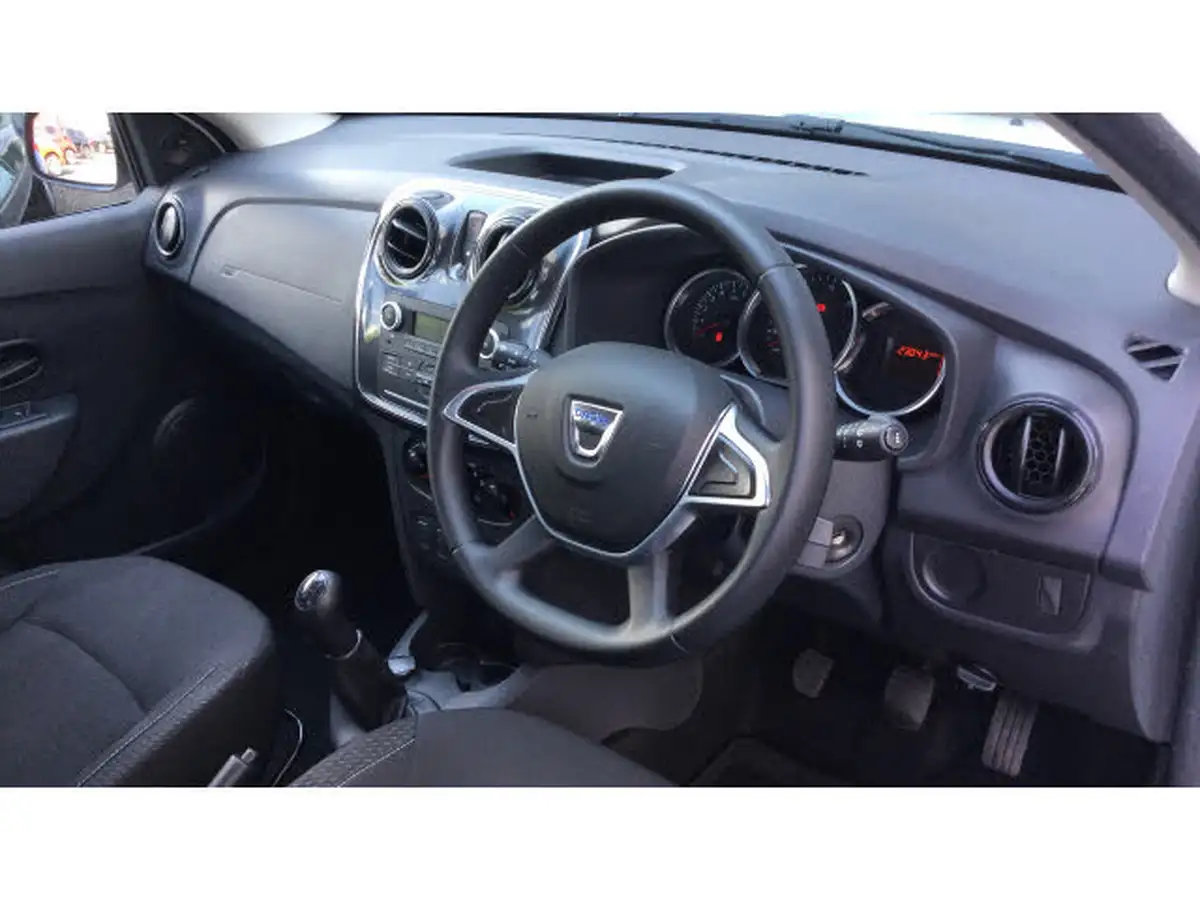 2018-dacia-sandero-10-sce-essential-big-13