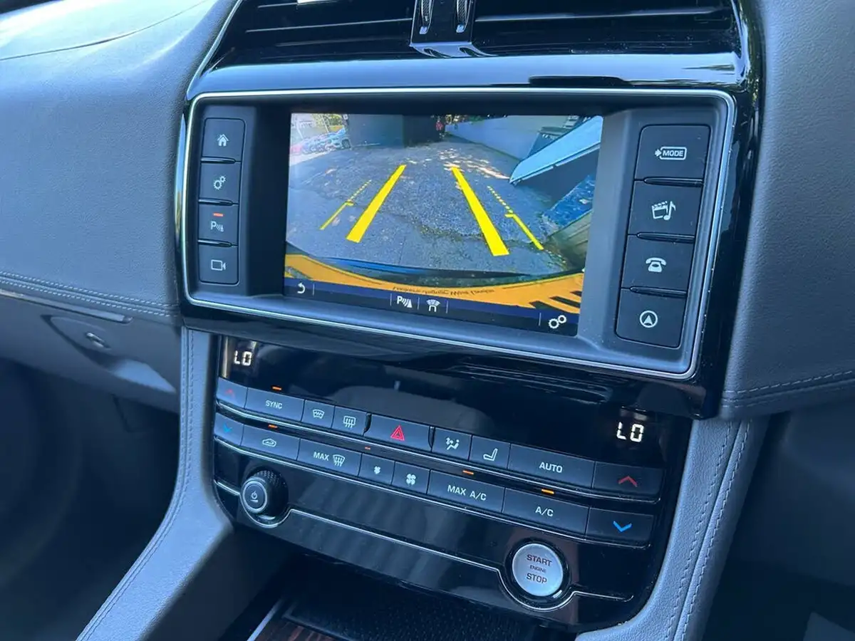 2016-jaguar-f-pace-20-i4d-portfolio-awd-auto-big-34