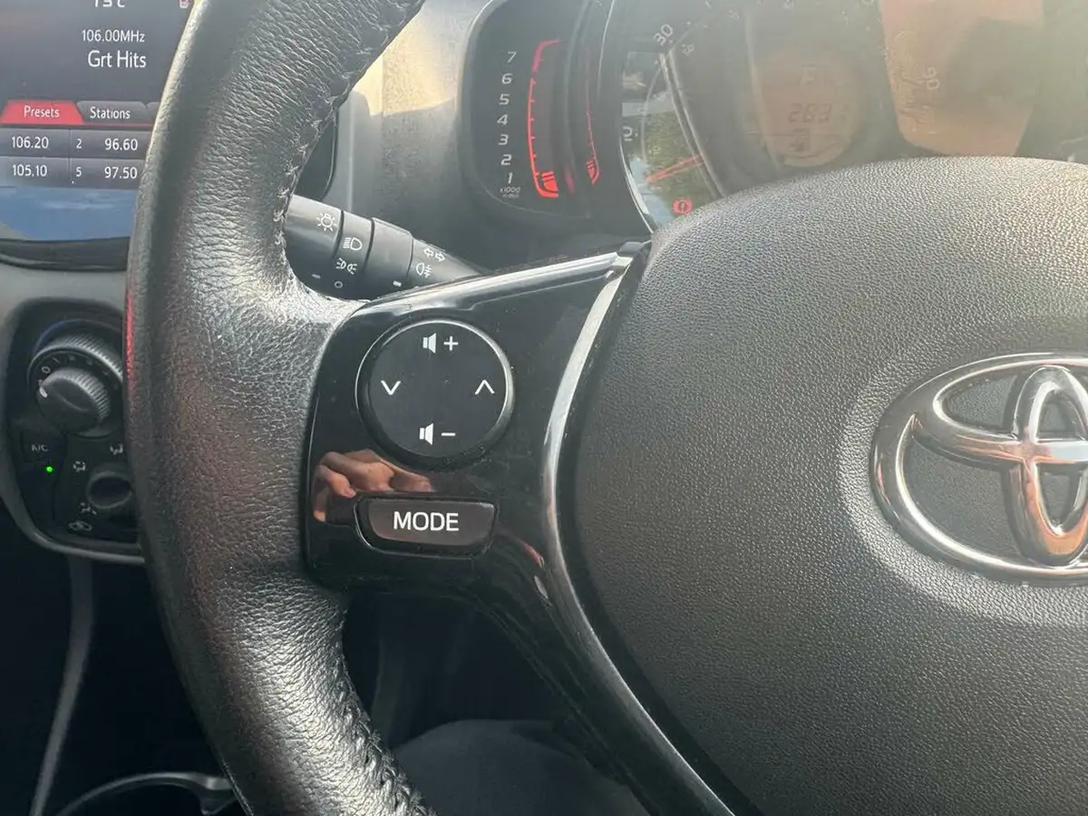 2020-toyota-aygo-10-vvt-i-x-play-big-27