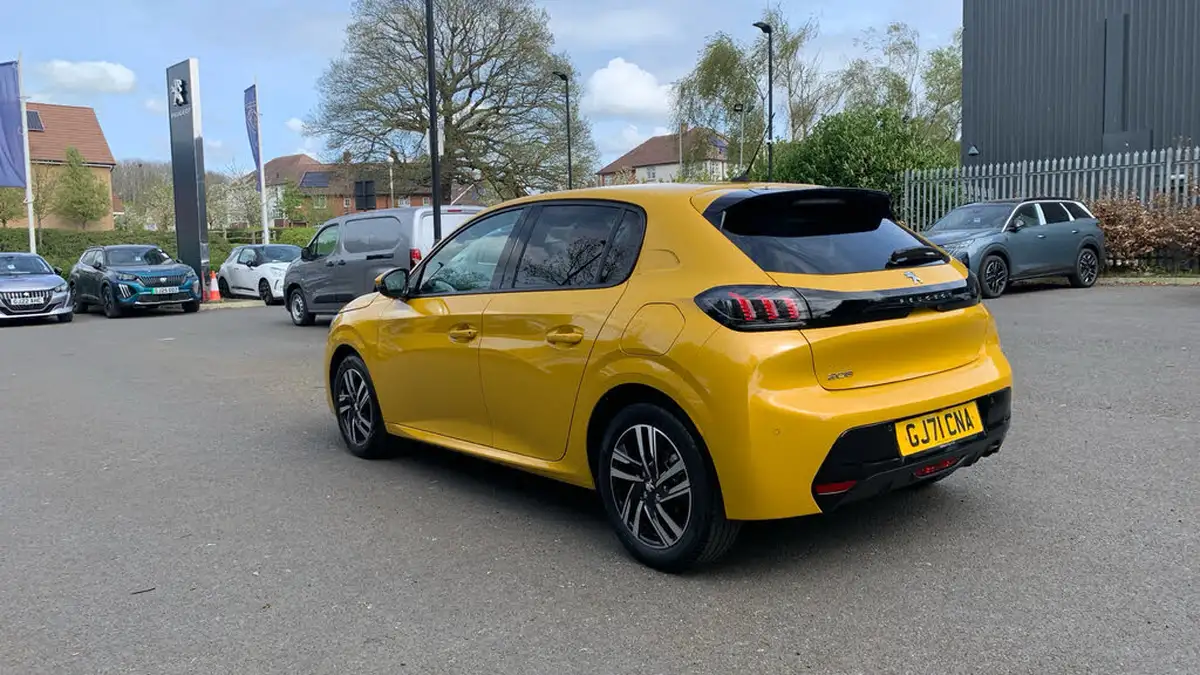 2021-peugeot-208-12-puretech-allure-premium-100bhp-big-4