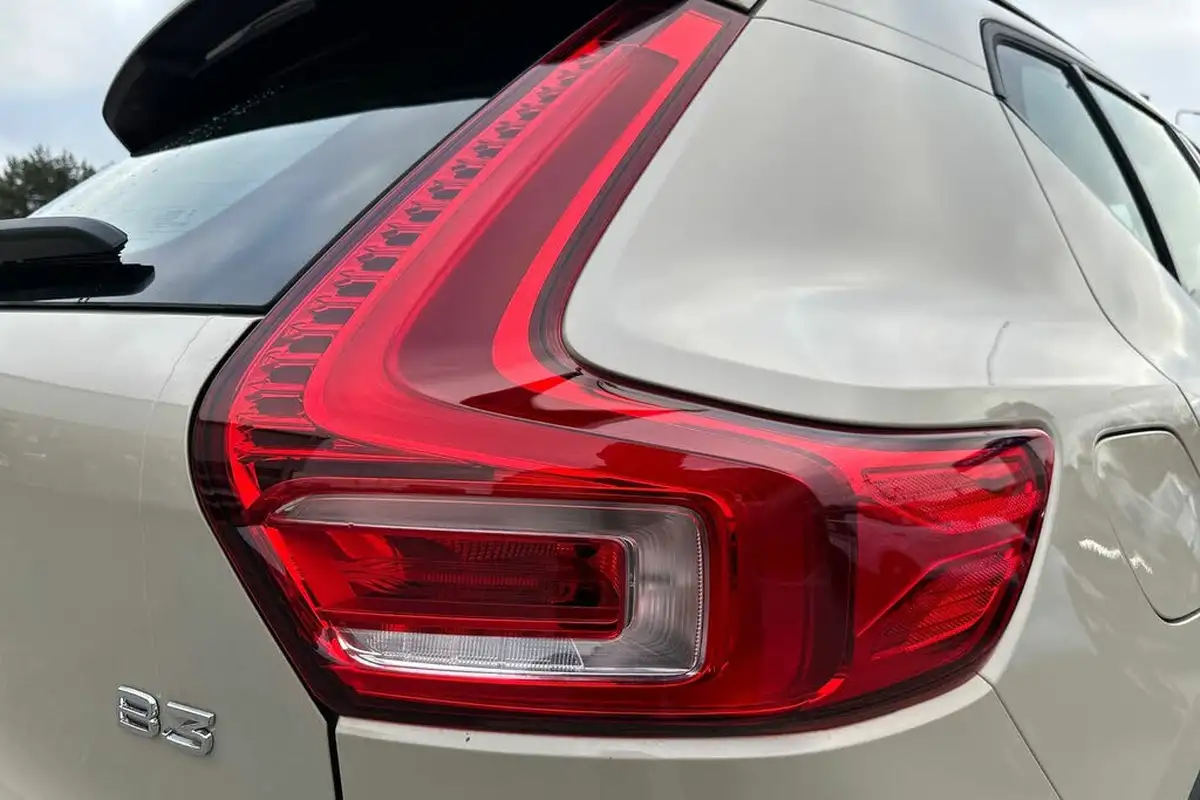 2024-volvo-xc40-20-b3-plus-big-19