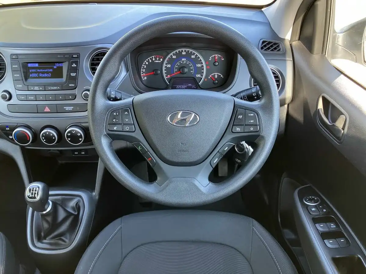 2018-hyundai-i10-10-se-66ps-big-16