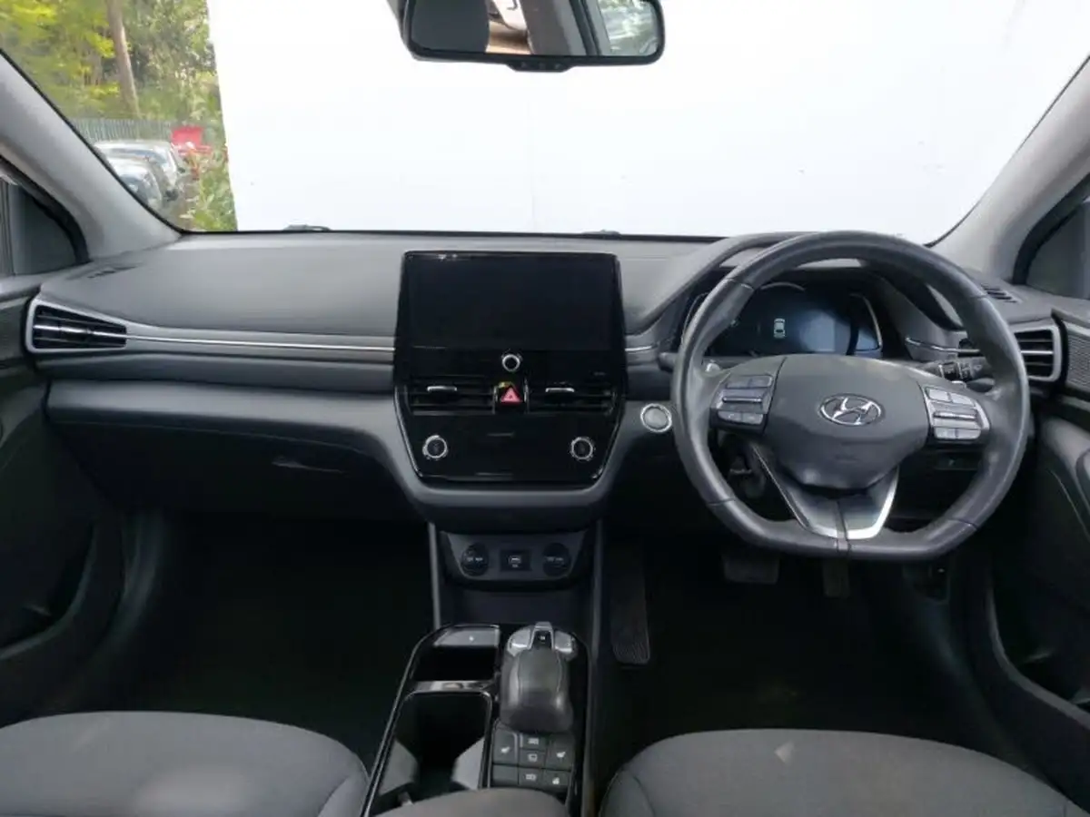 2020-hyundai-kona-e-premium-136ps-39kwh-big-2