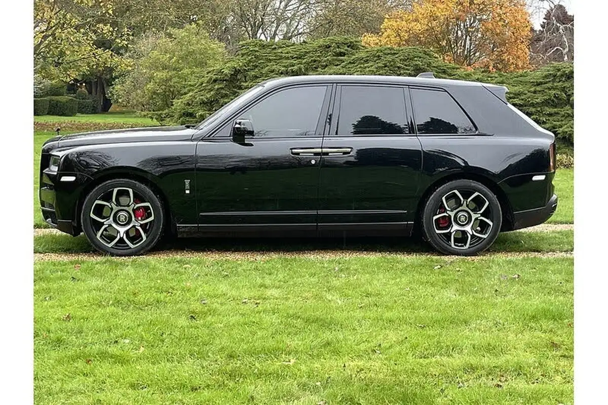2023-rolls-royce-cullinan-675-black-badge-big-2