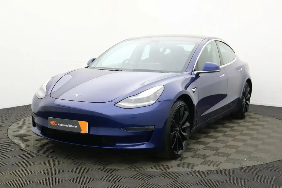 2019-tesla-model-3-e-4x4-performance-pack-big-10