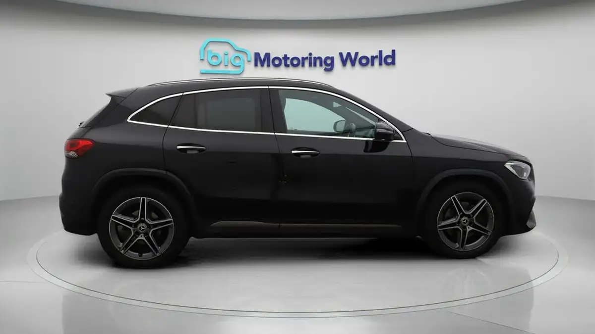 2022-mercedes-benz-gla-class-13-gla-180-amg-line-premium-plus-big-8