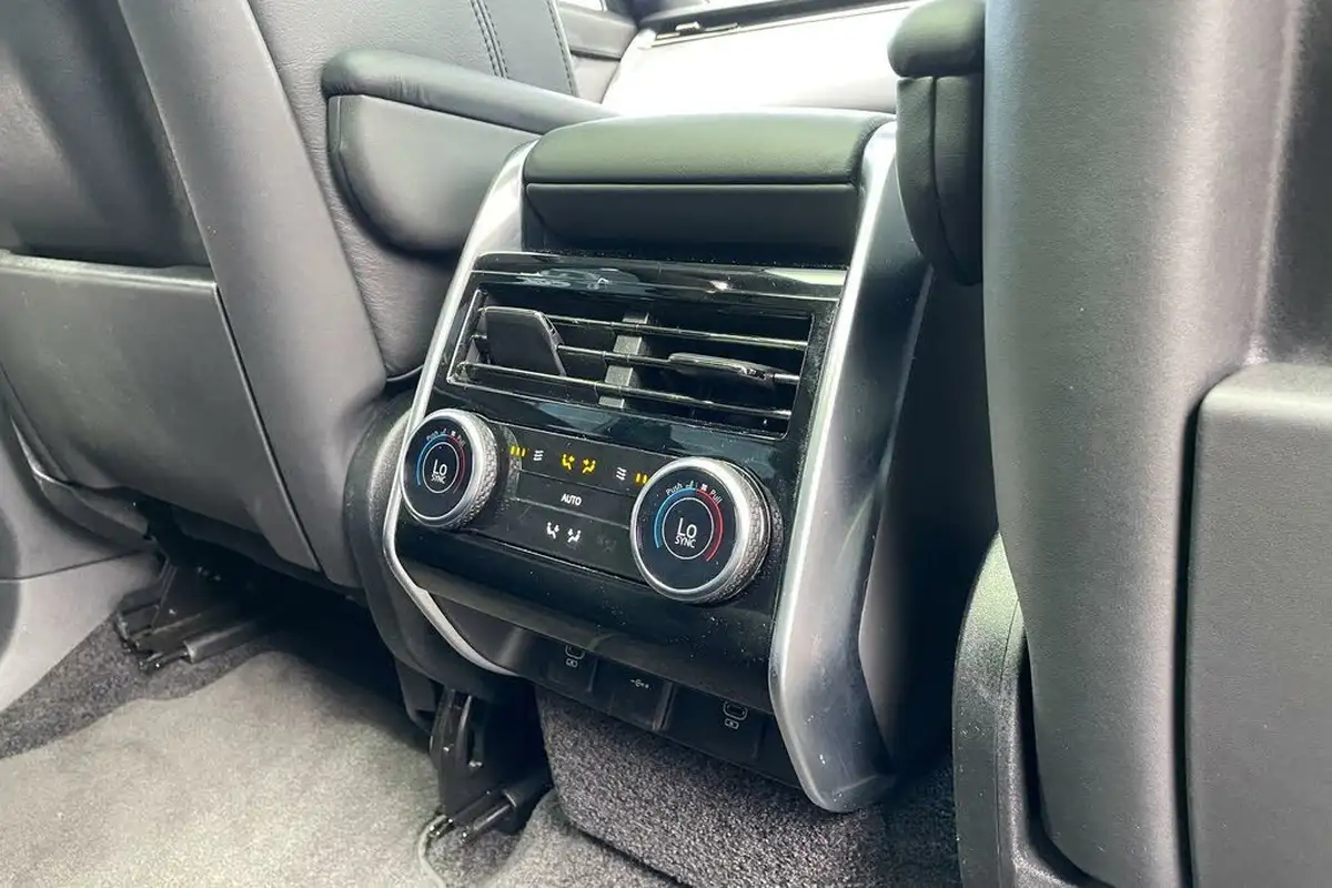 2023-land-rover-range-rover-30-d350-hse-big-39