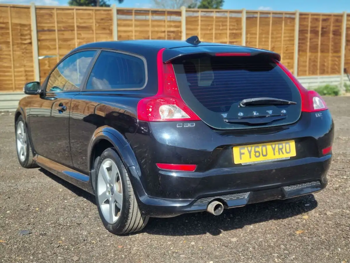2010-volvo-c30-16td-r-design-big-7