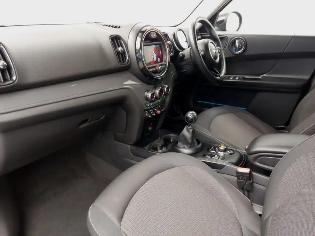 2019-mini-countryman-15-cooper-classic-big-4