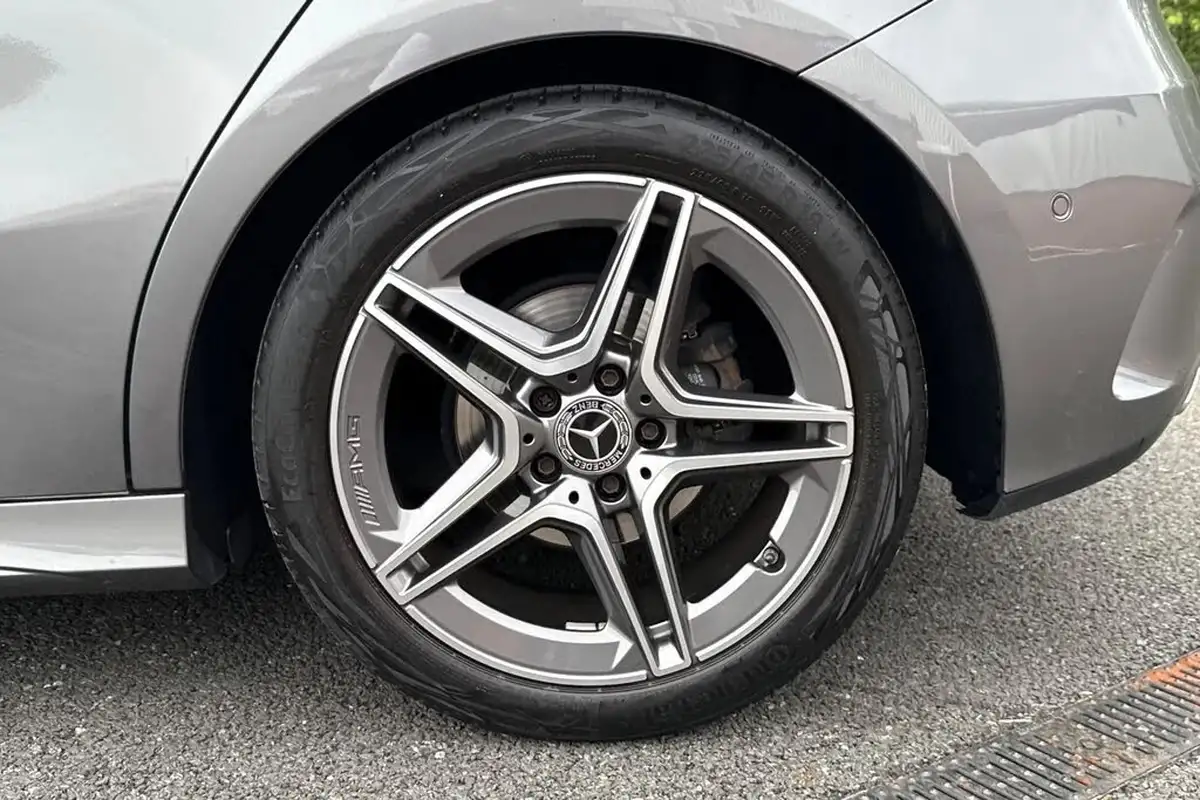 2021-mercedes-benz-a-class-13-a180-amg-line-executive-hatchback-5d-7g-dct-big-11
