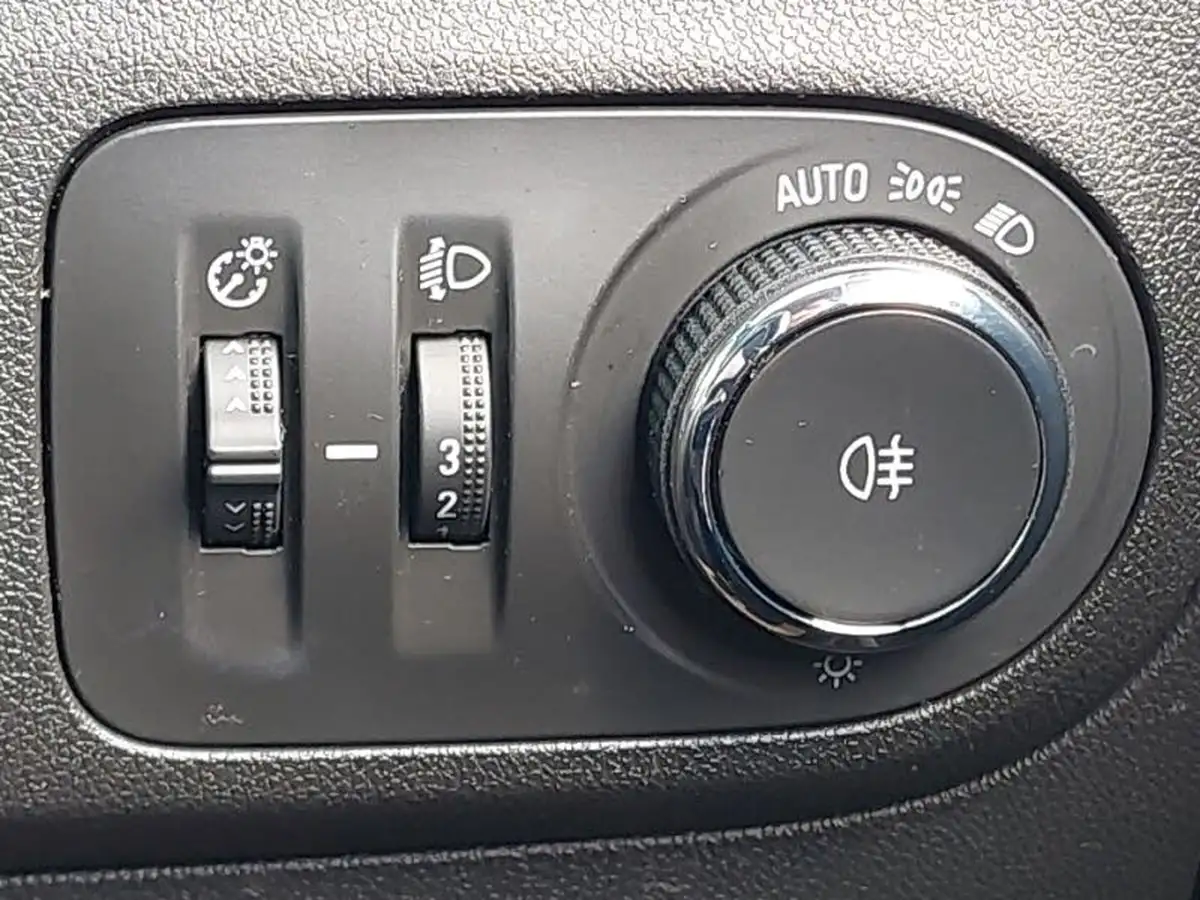 2022-vauxhall-crossland-12i-se-edition-big-15