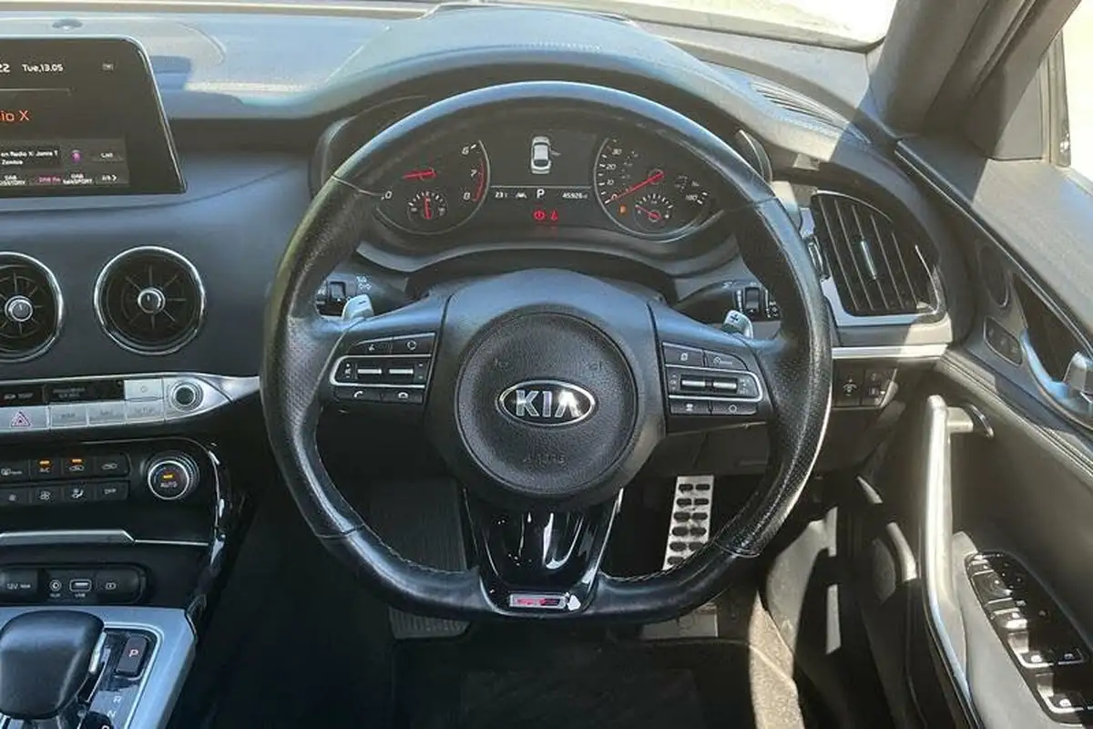 2019-kia-stinger-20-t-gdi-gt-line-244bhp-big-11