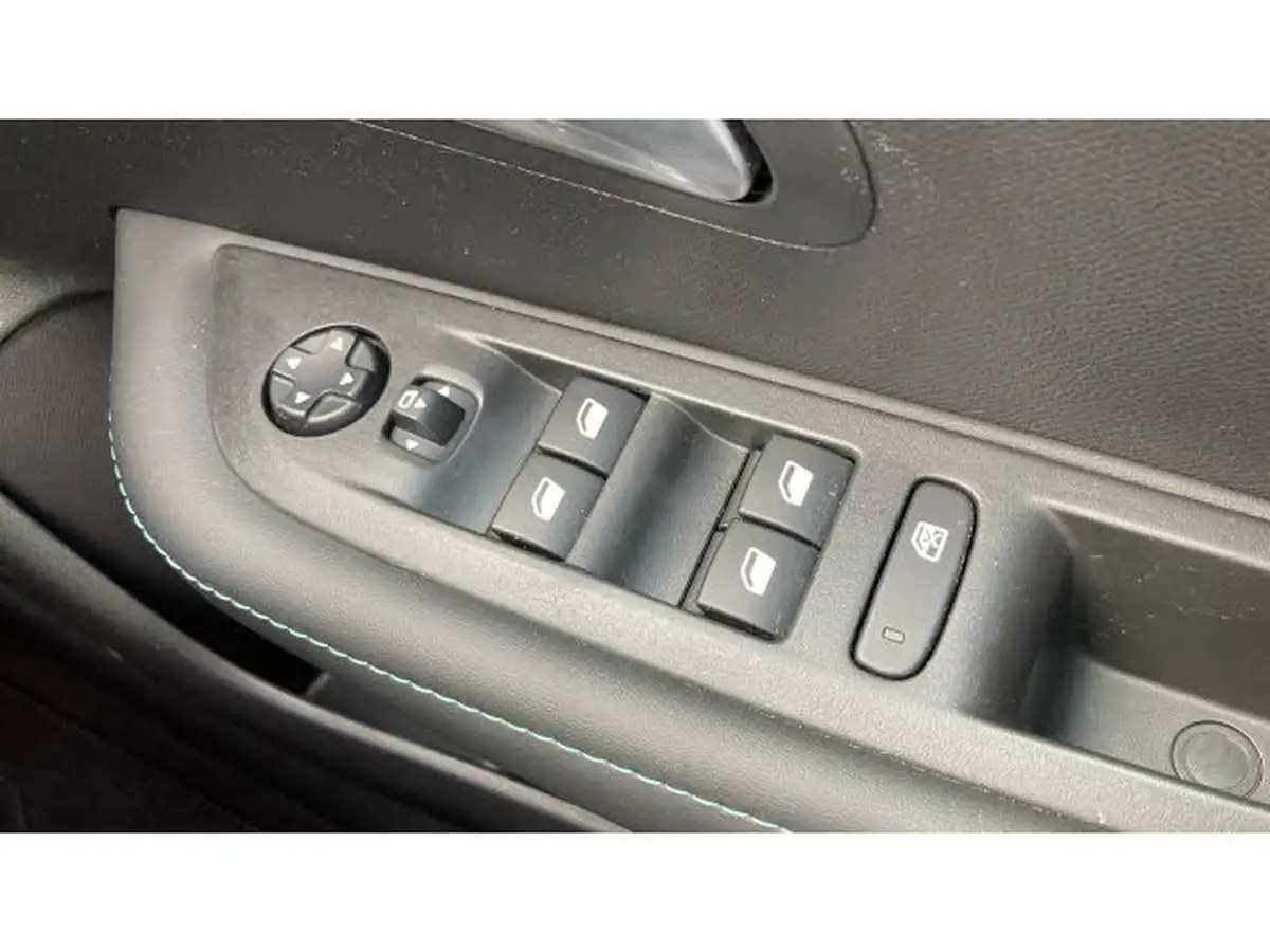 2022-peugeot-208-12-puretech-allure-premium-130bhp-eat8-big-22