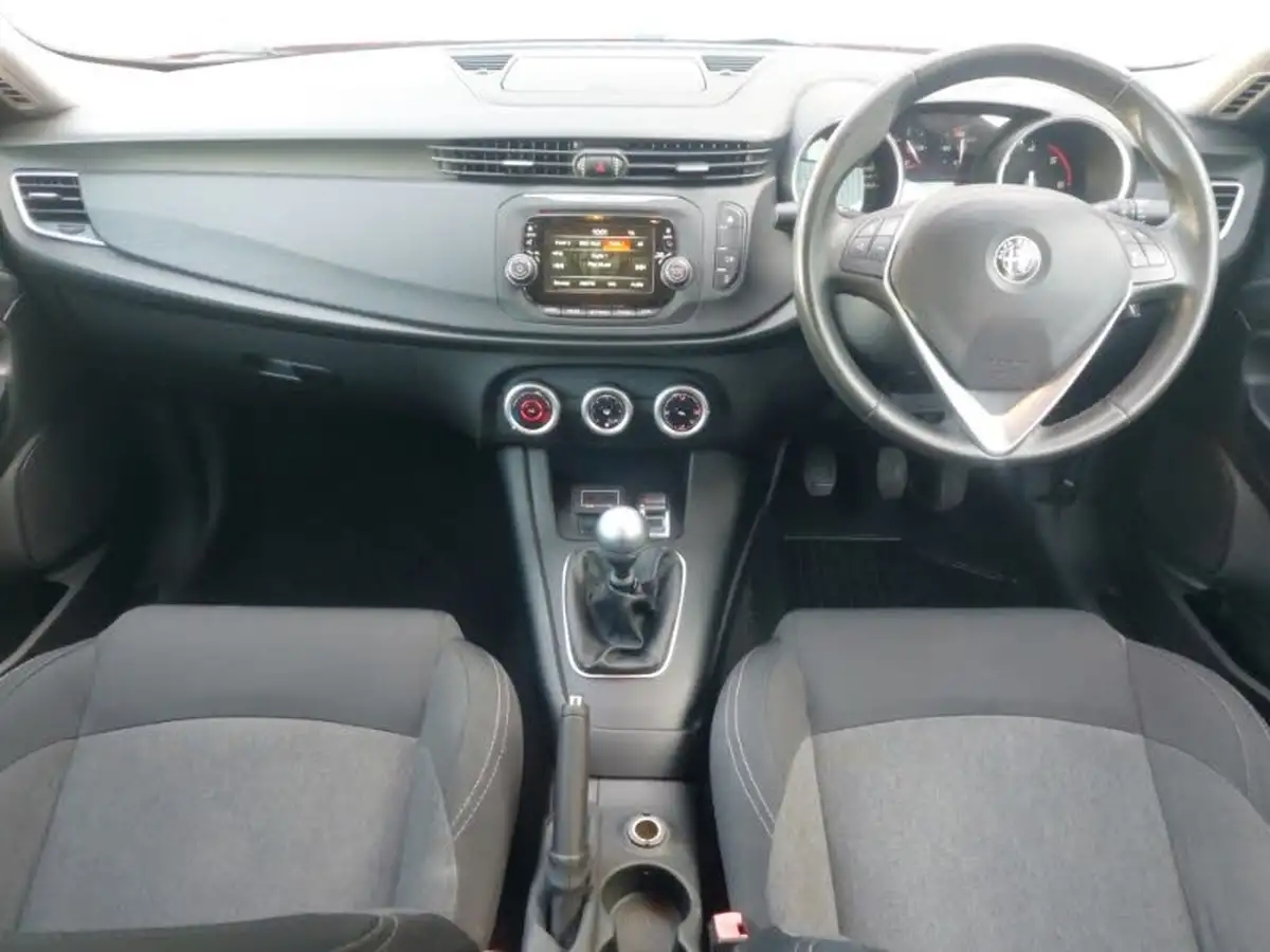 2017-alfa-romeo-giulietta-16jtdm-2-giulietta-big-2