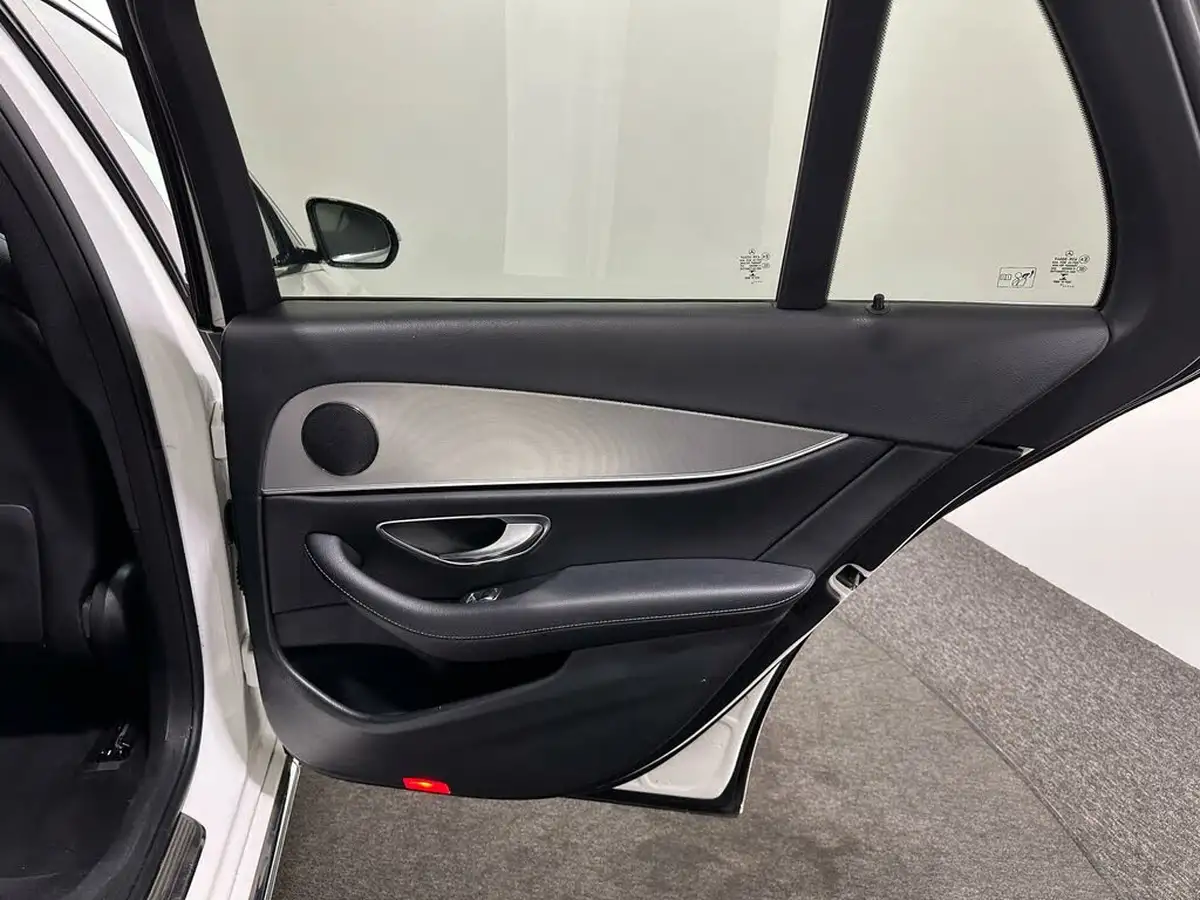 2017-mercedes-benz-e-class-20d-e220d-se-ss-estate-5d-big-42