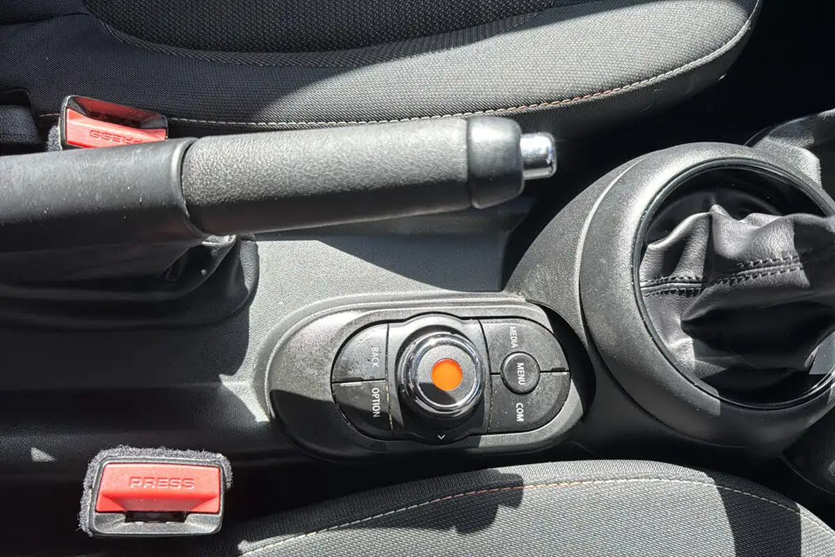 2019-mini-cooper-15-cooper-classic-hatchback-5d-big-35