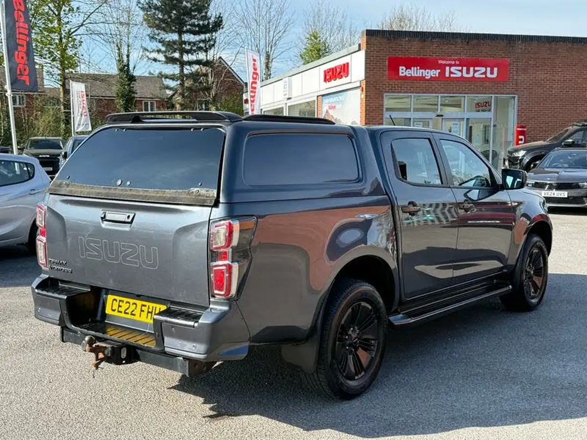 2022-isuzu-d-max-19td-v-cross-pickup-auto-big-9