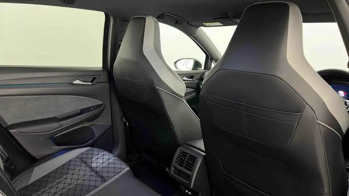 2022-volkswagen-golf-15-tsi-r-line-130ps-hatchback-big-45