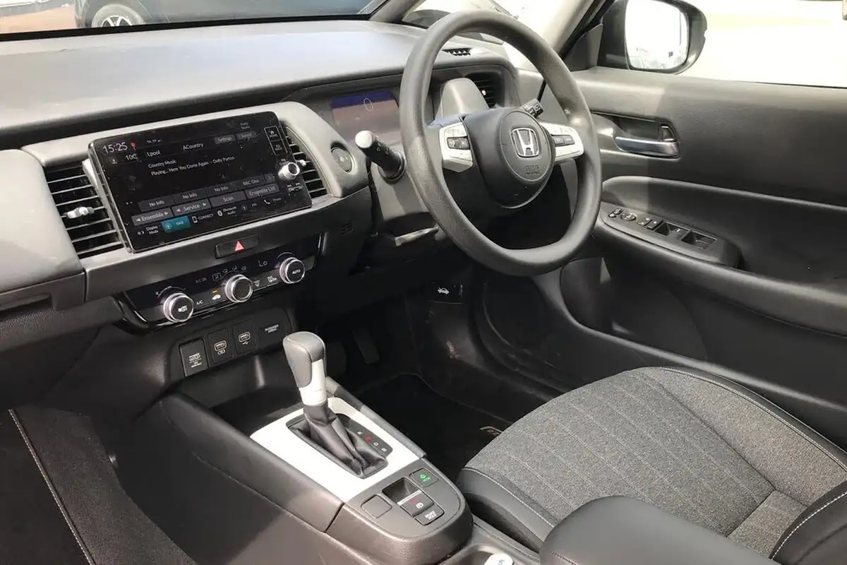 2022-honda-jazz-15-i-mmd-sr-109ps-big-1