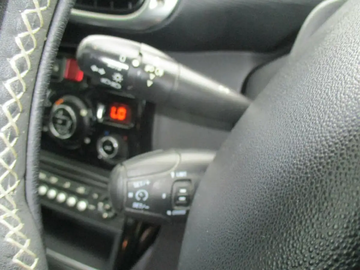 2016-citroen-c3-picasso-12-puretech-platinum-big-24
