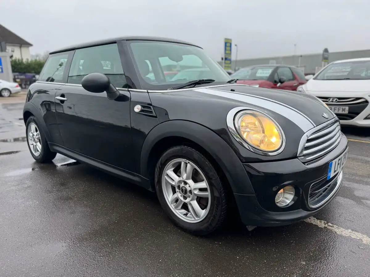2011-mini-cooper-16-one-98bhp-hatchback-3d-big-13