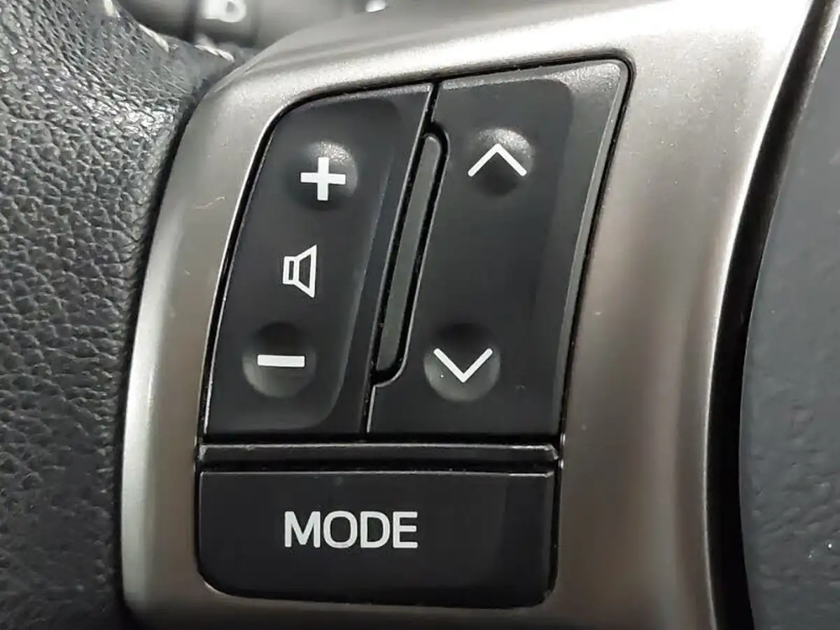 2016-toyota-yaris-133-icon-vvt-i-5d-big-11