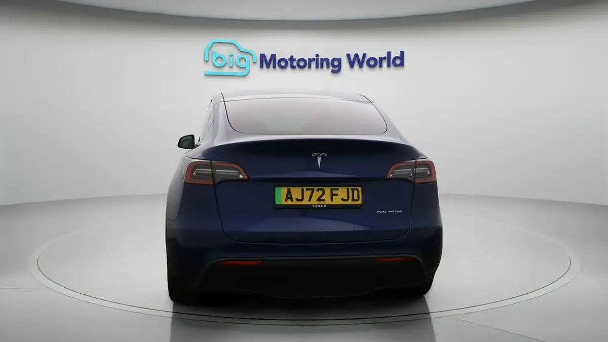 2022-tesla-model-y-e-long-range-big-6