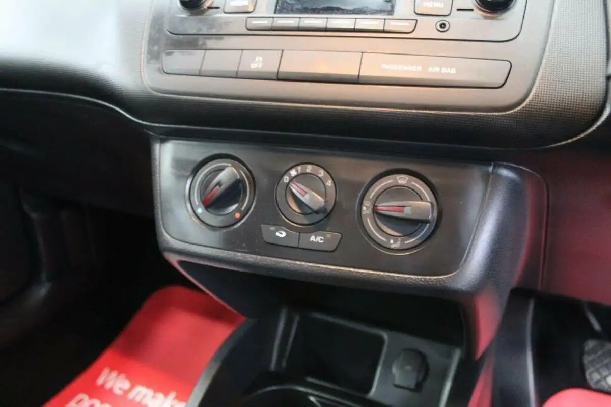 2015-seat-ibiza-14-se-sportcoupe-3d-big-32