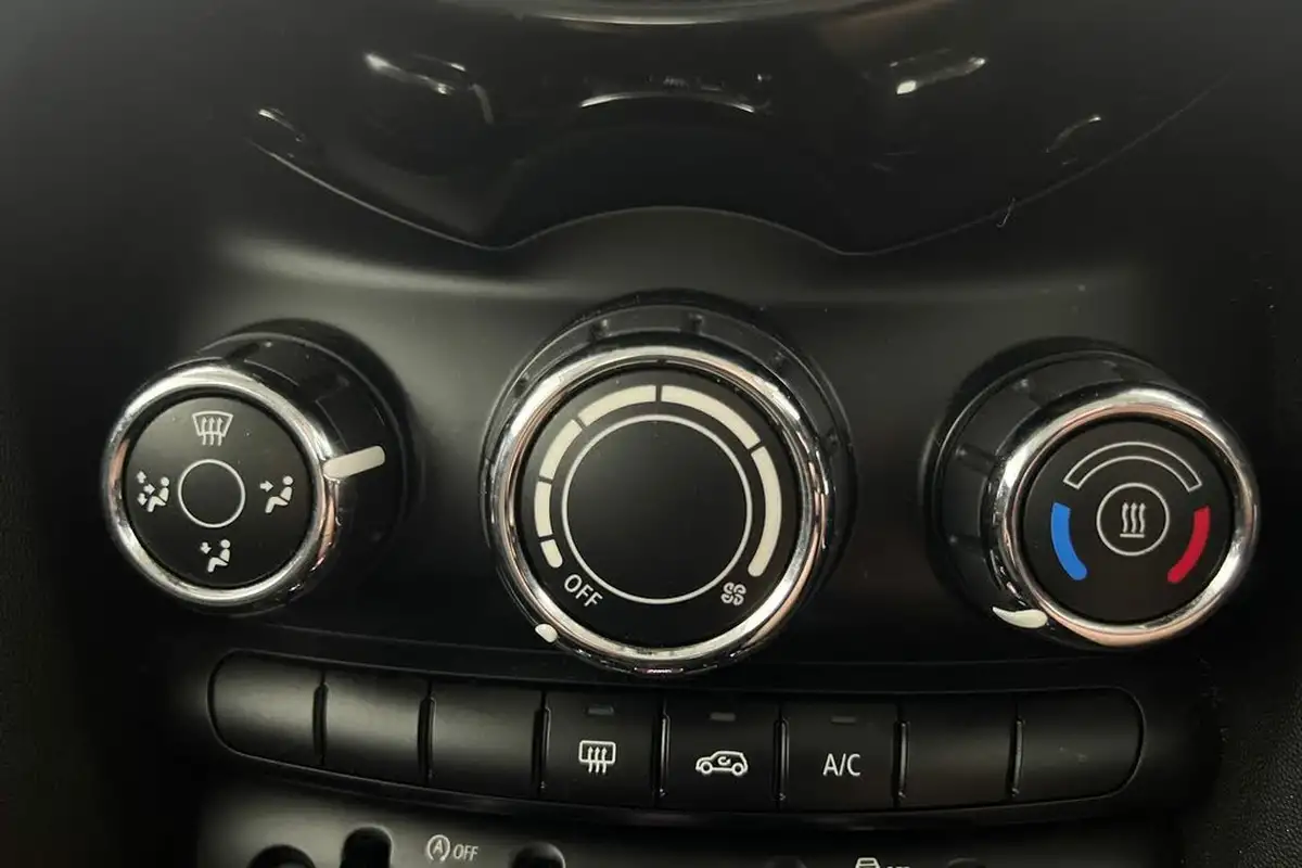 2014-mini-cooper-12-one-pepper-ss-3d-big-28