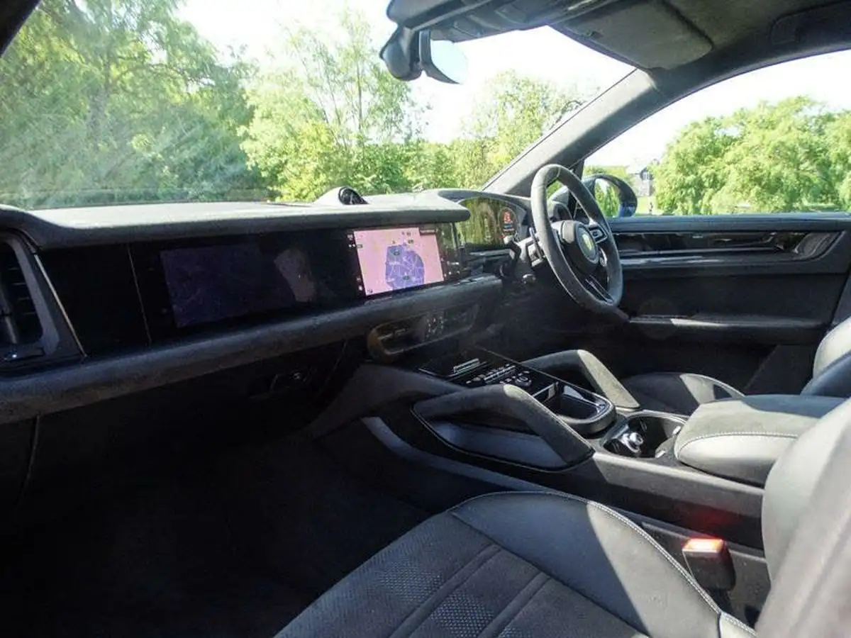2024-porsche-cayenne-40-v8-turbo-e-hybrid-gt-package-coupe-big-12
