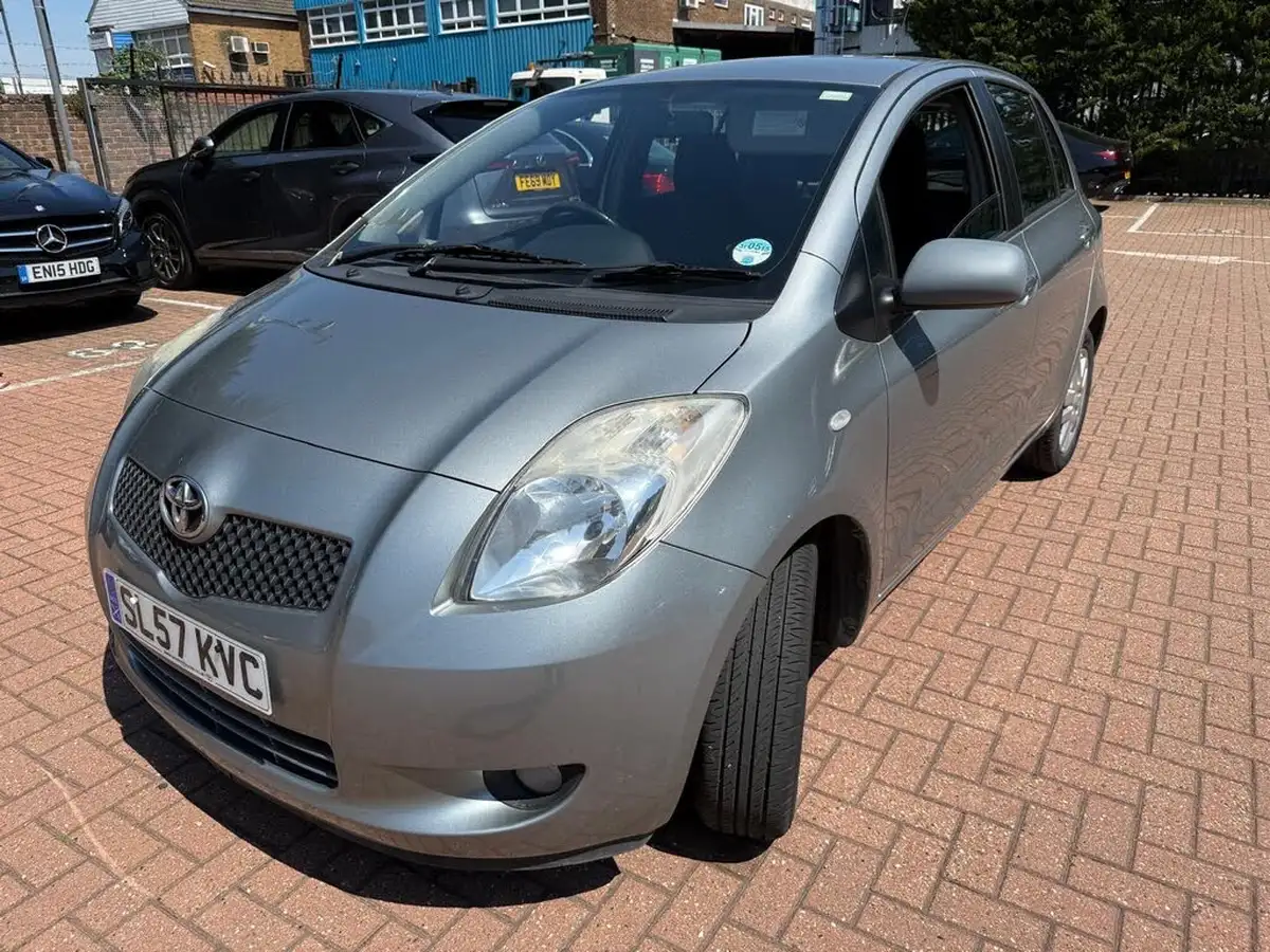 2007-toyota-yaris-13-tr-5d-big-4