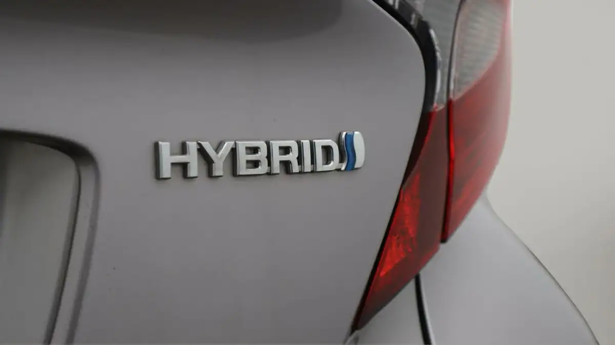 2021-toyota-c-hr-18-vvt-i-icon-big-23