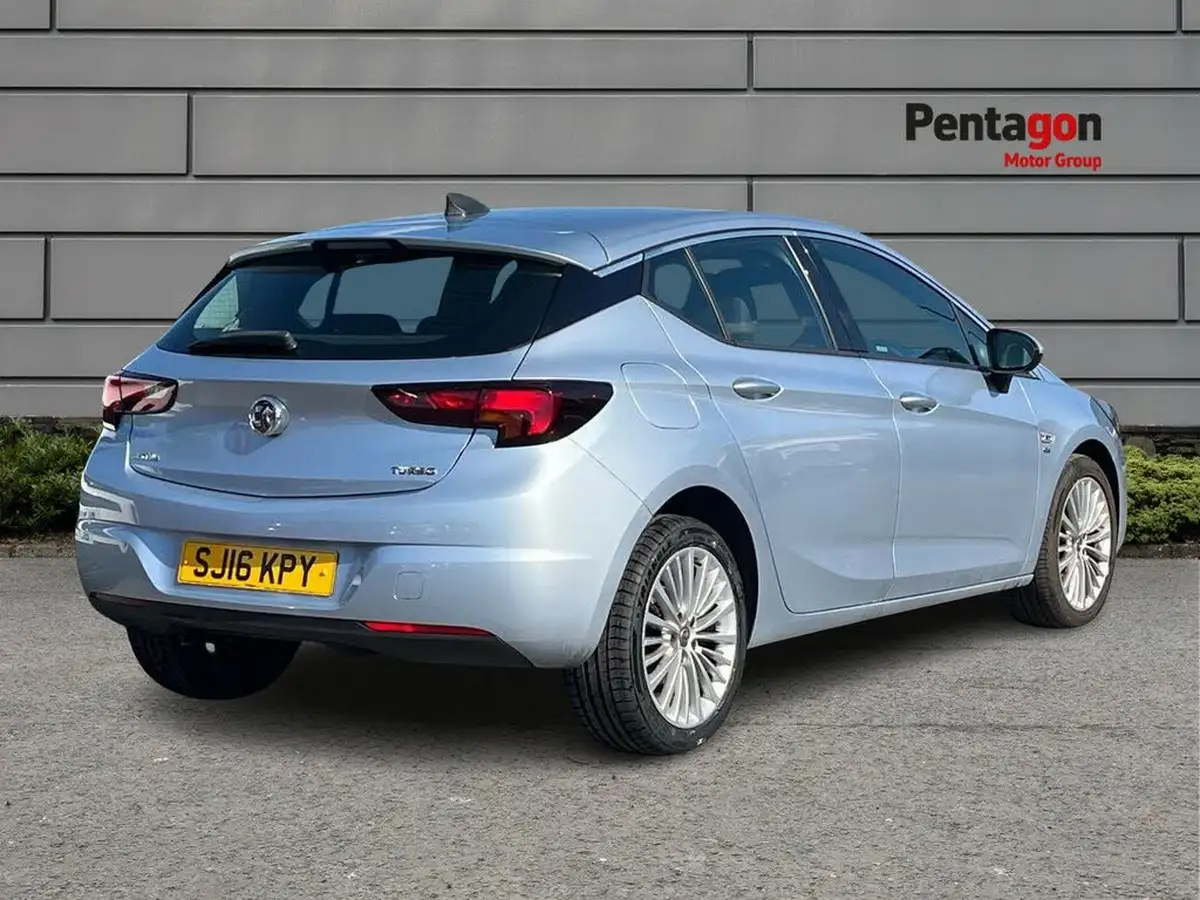 2016-vauxhall-astra-14i-16v-turbo-elite-nav-150ps-hatchback-big-4
