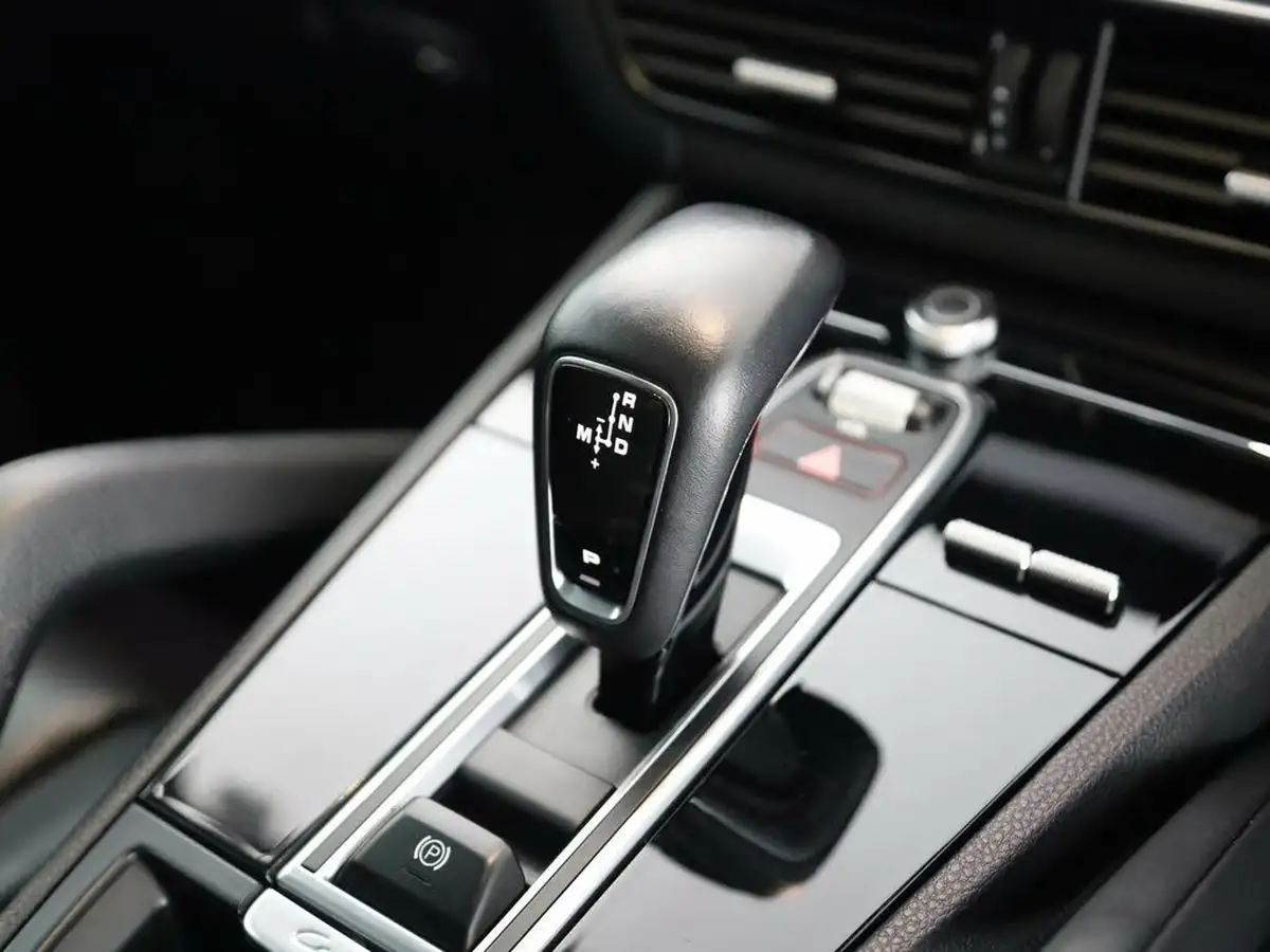 2025-porsche-macan-e-4-electric-big-29